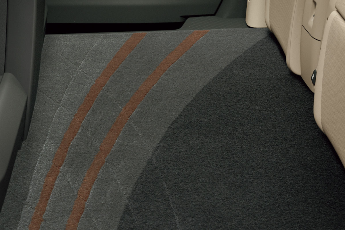 新型アルファード Spacious Lounge
